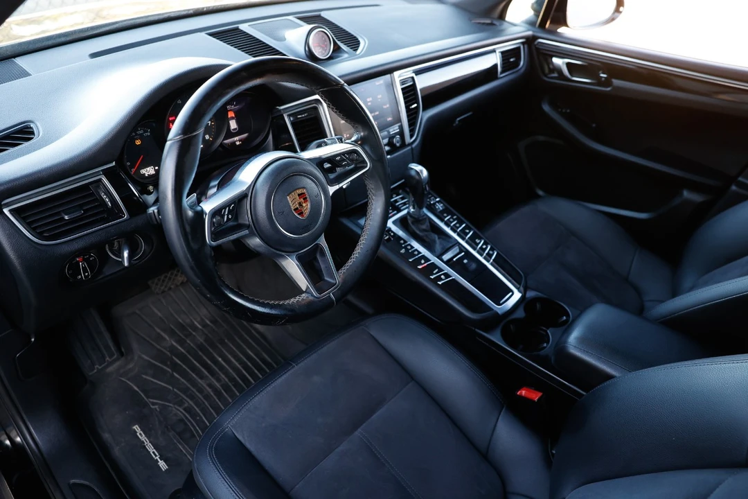 2017 Porsche Macan - Image 3 of 12