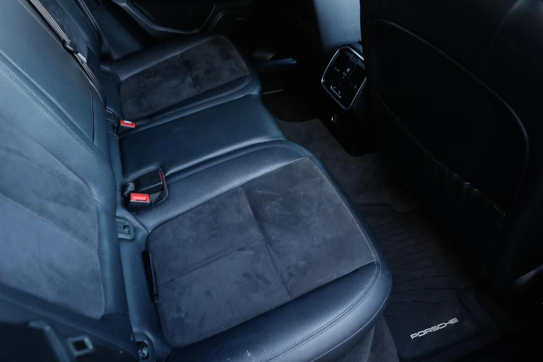 2017 Porsche Macan - Image 12 of 21