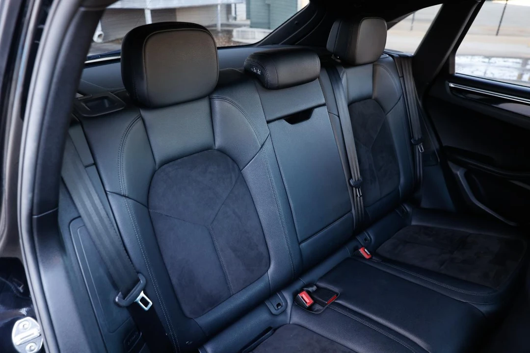 2017 Porsche Macan - Image 14 of 21