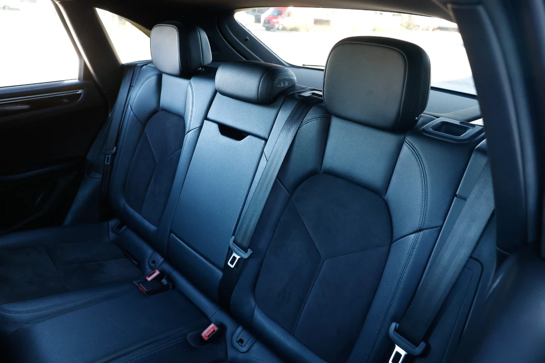 2017 Porsche Macan - Image 7 of 12