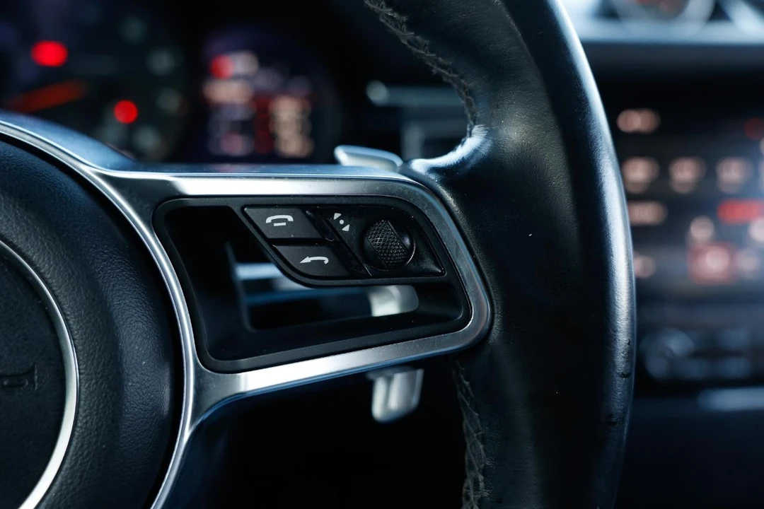 2017 Porsche Macan - Image 19 of 21
