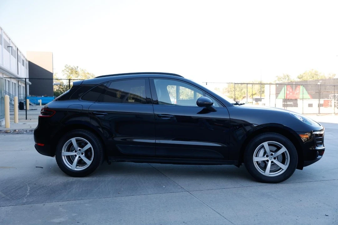 2017 Porsche Macan - Image 11 of 21