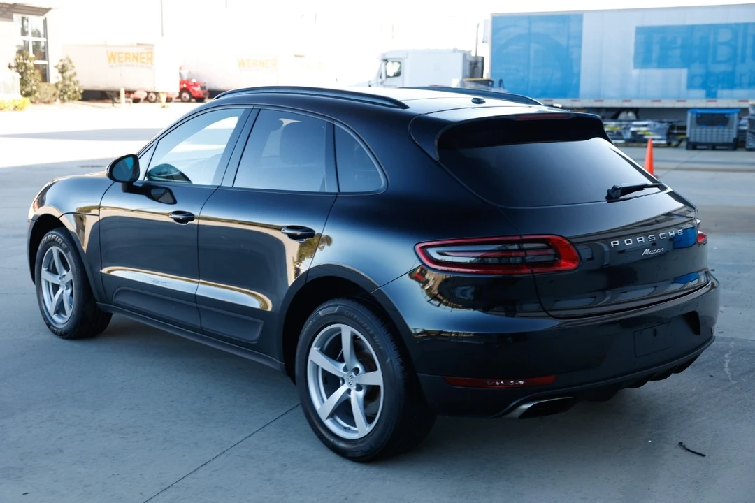 2017 Porsche Macan - Image 4 of 12