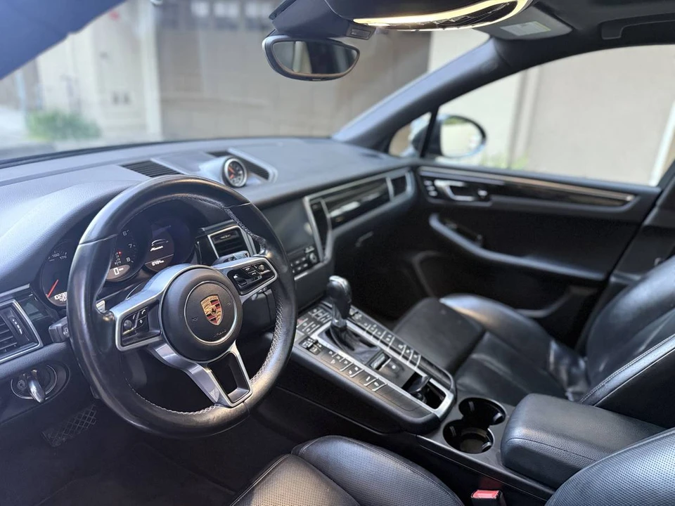 2017 Porsche Macan - Image 8 of 12