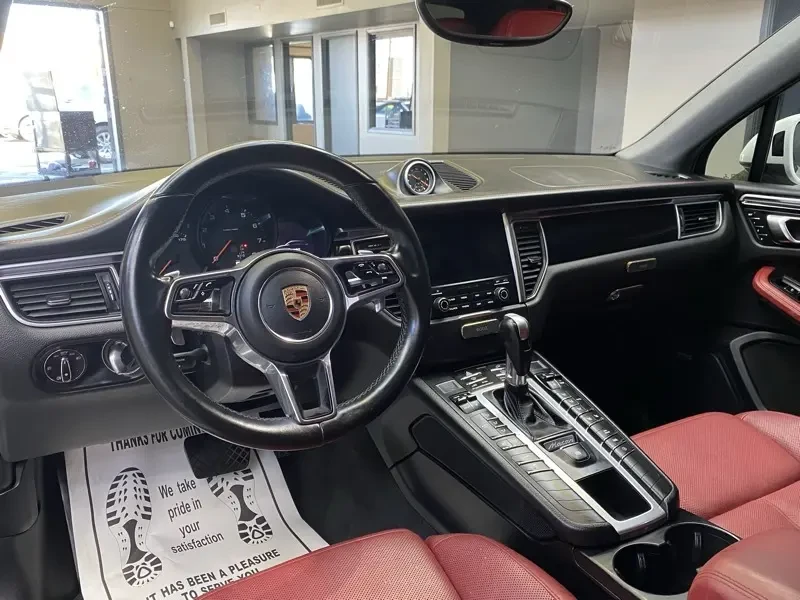 2017 Porsche Macan - Image 12 of 16