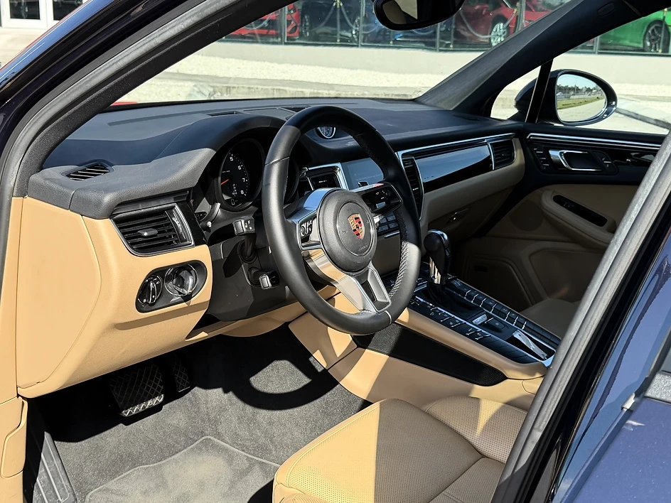 2017 Porsche Macan - Image 14 of 26