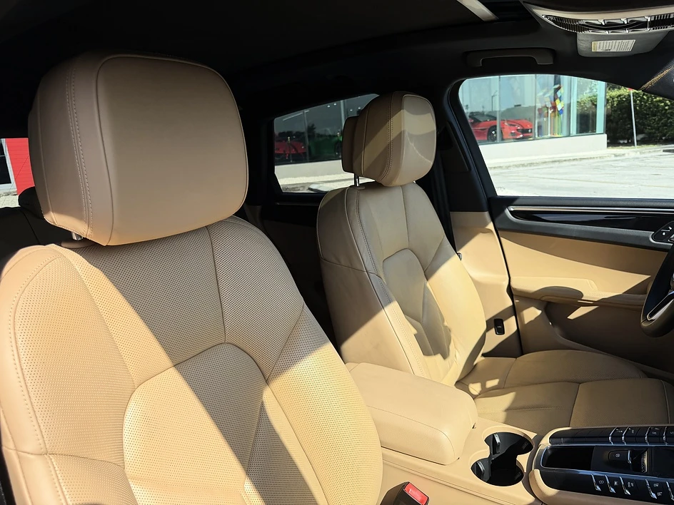 2017 Porsche Macan - Image 21 of 26
