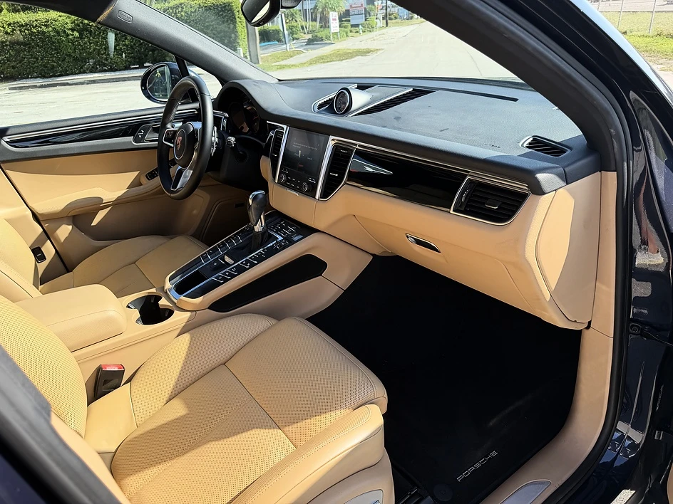 2017 Porsche Macan - Image 22 of 26