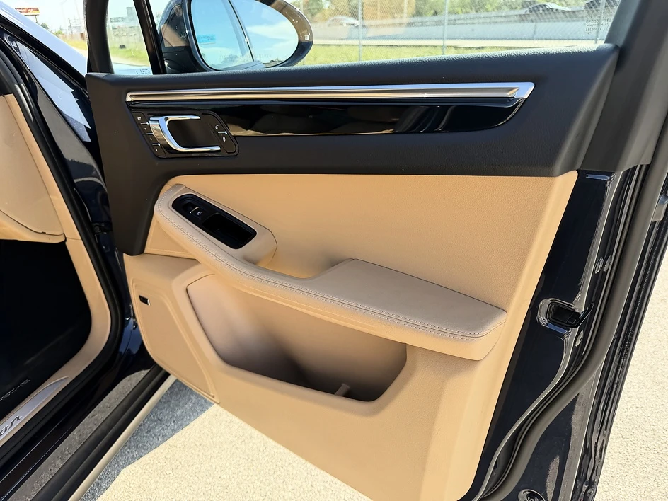 2017 Porsche Macan - Image 20 of 26