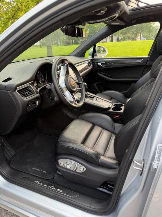 2017 Porsche Macan Turbo - Image 22 of 23