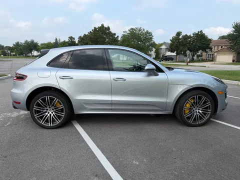 2017 Porsche Macan Turbo