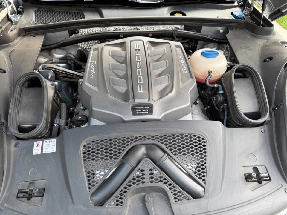 2017 Porsche Macan Turbo - Image 10 of 23