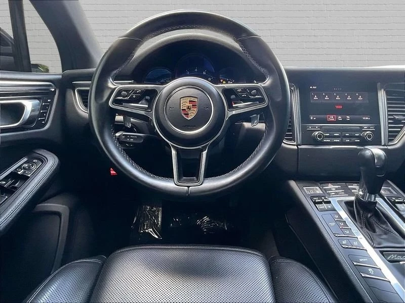 2017 Porsche Macan - Image 6 of 8