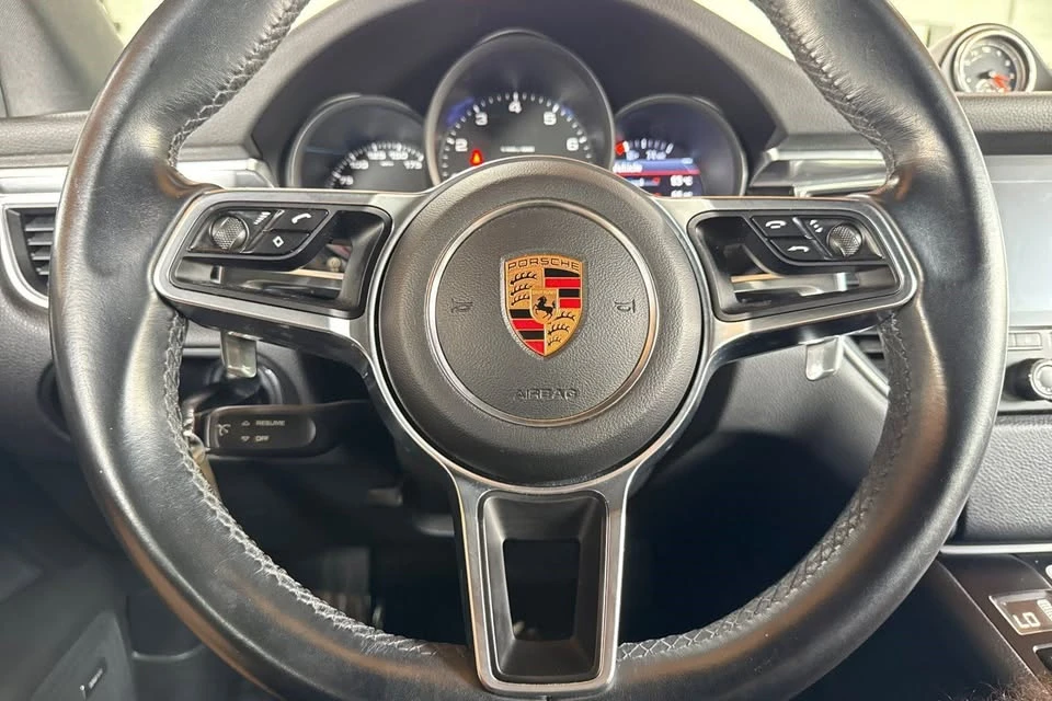 2017 Porsche Macan - Image 12 of 17