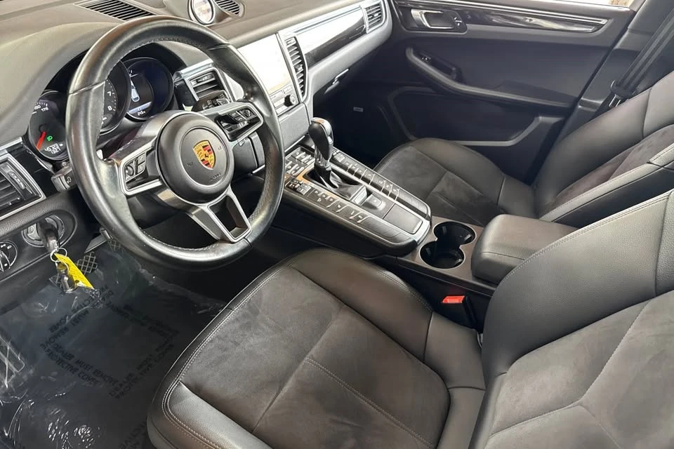 2017 Porsche Macan - Image 15 of 17