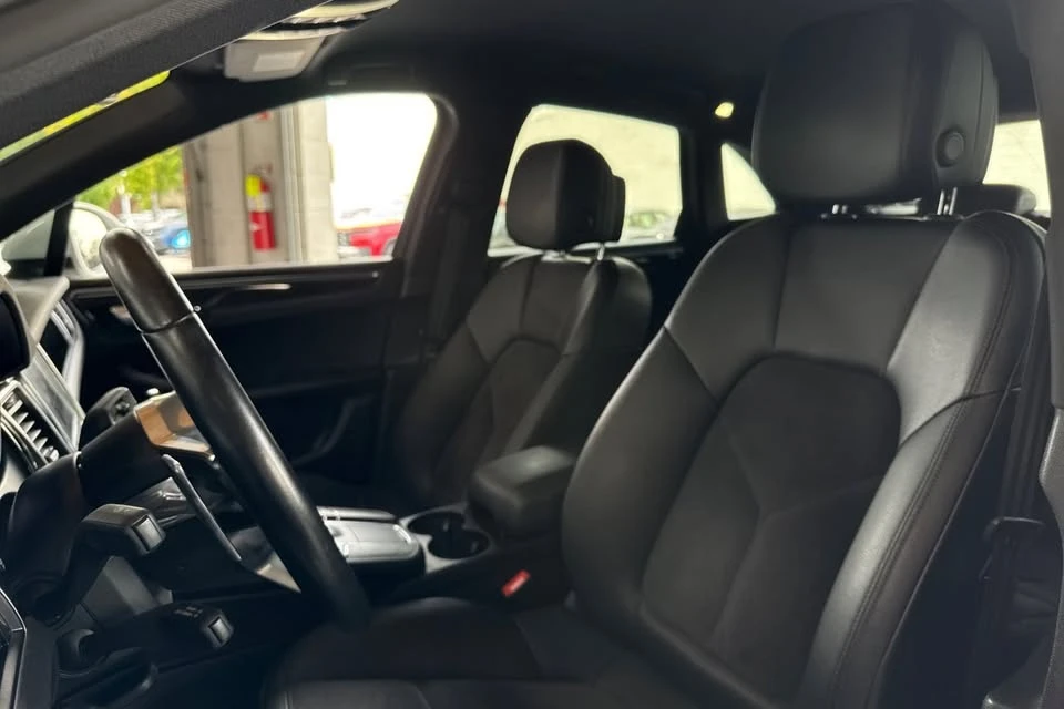 2017 Porsche Macan - Image 14 of 17