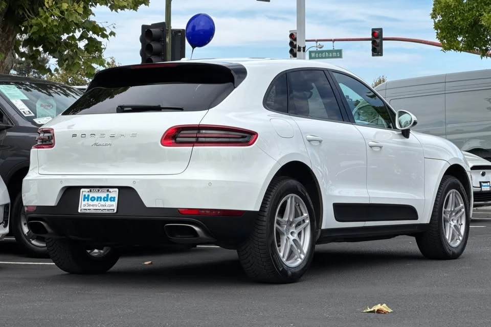 2017 Porsche Macan - Image 13 of 17