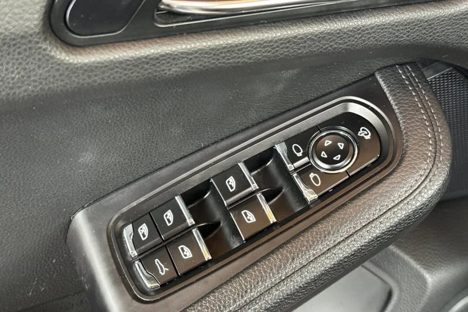 2017 Porsche Macan - Image 5 of 17