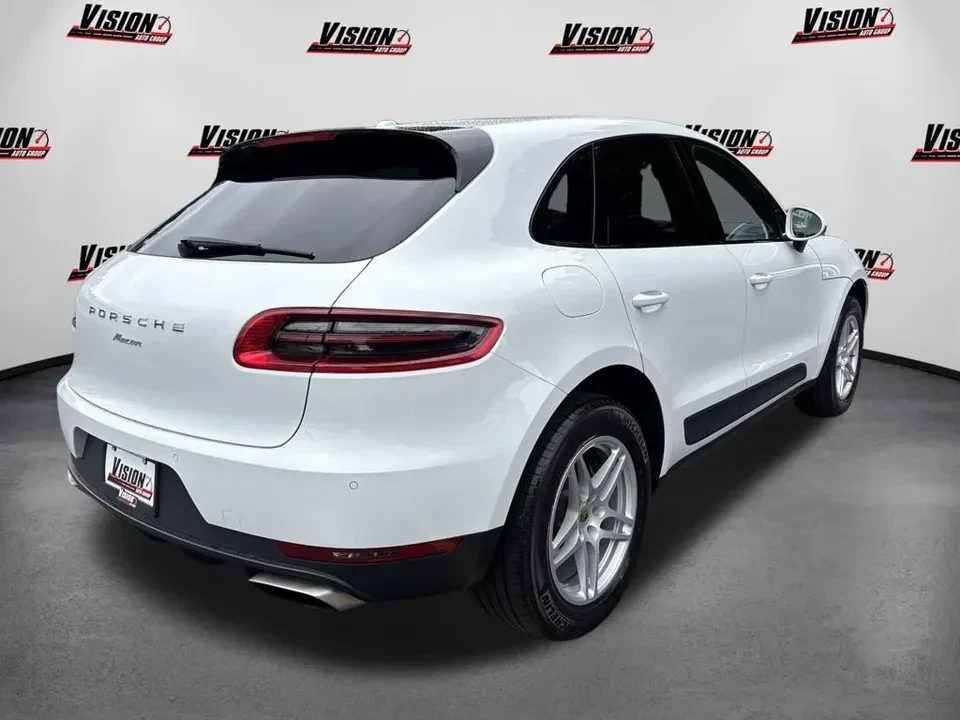 2017 Porsche Macan - Image 4 of 10