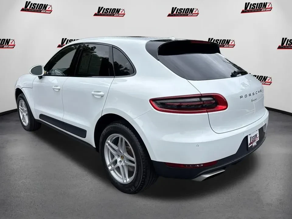 2017 Porsche Macan - Image 6 of 10
