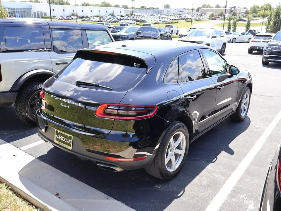 2017 Porsche Macan - Image 9 of 17