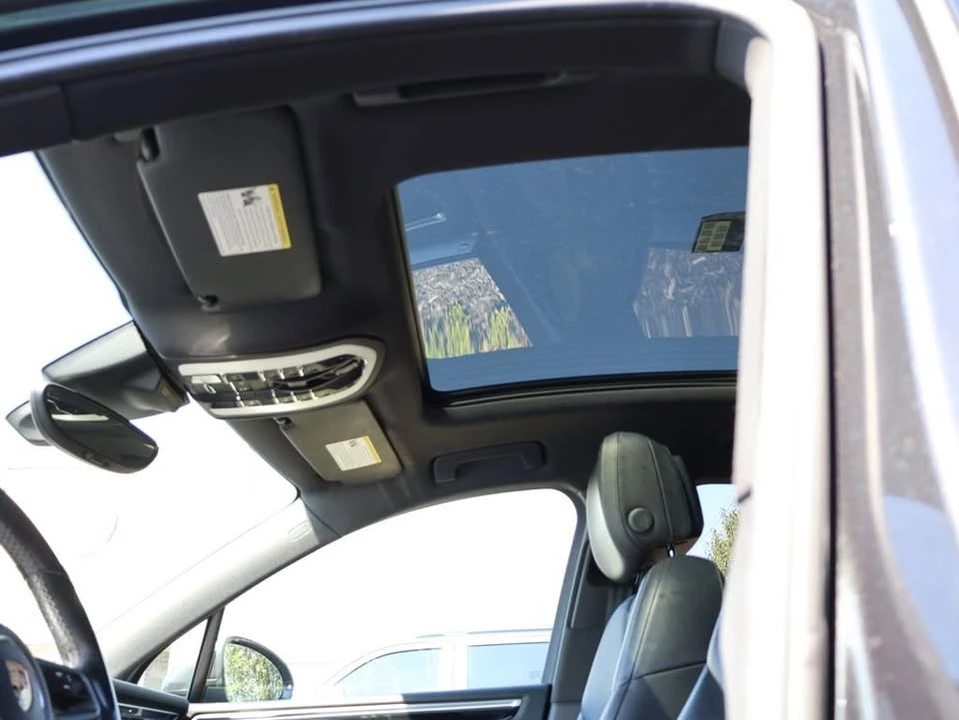 2017 Porsche Macan - Image 19 of 20