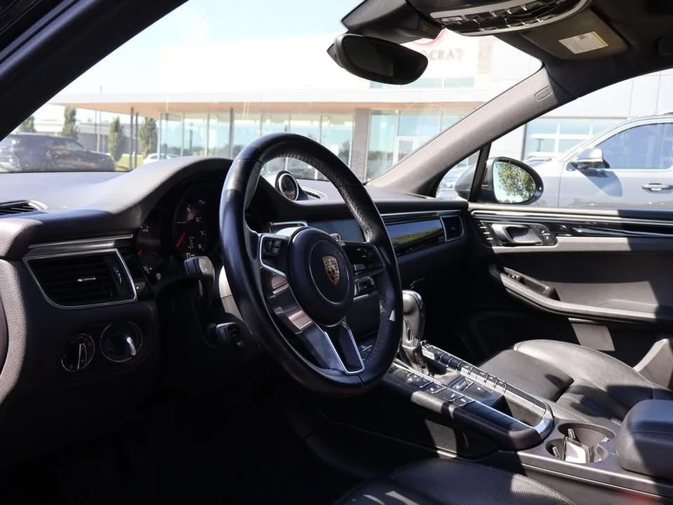 2017 Porsche Macan - Image 18 of 20