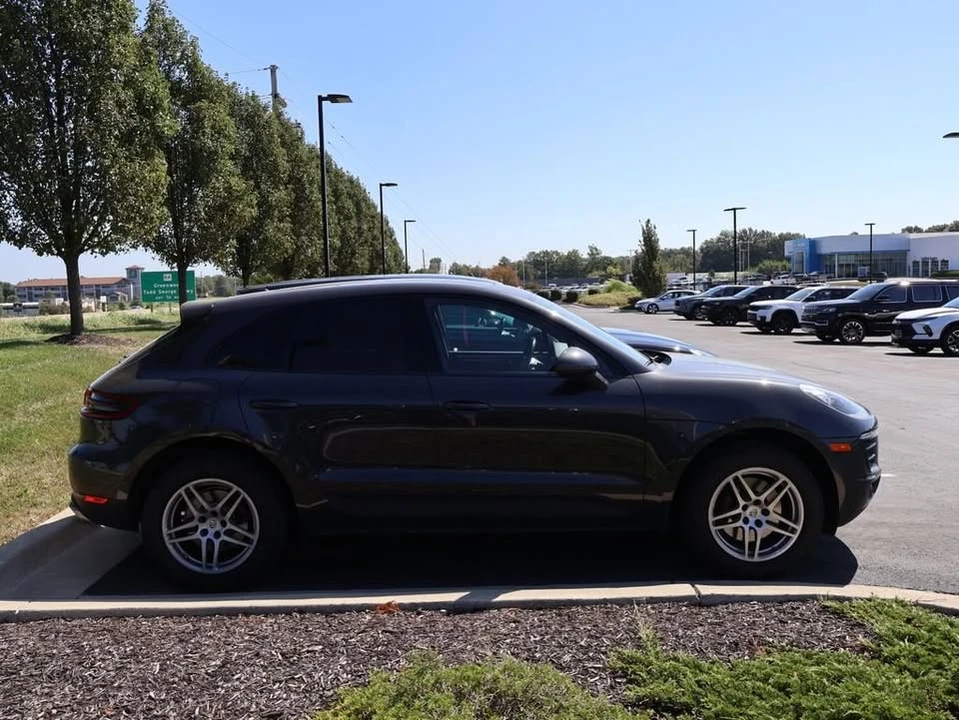 2017 Porsche Macan - Image 9 of 20