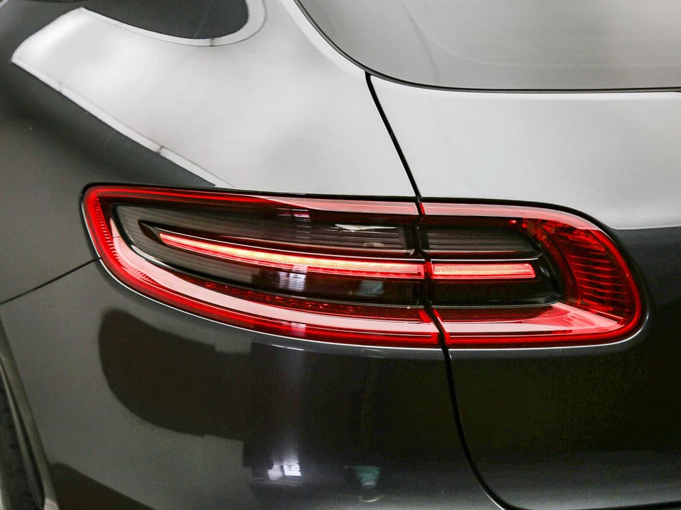 2017 Porsche Macan - Image 14 of 31