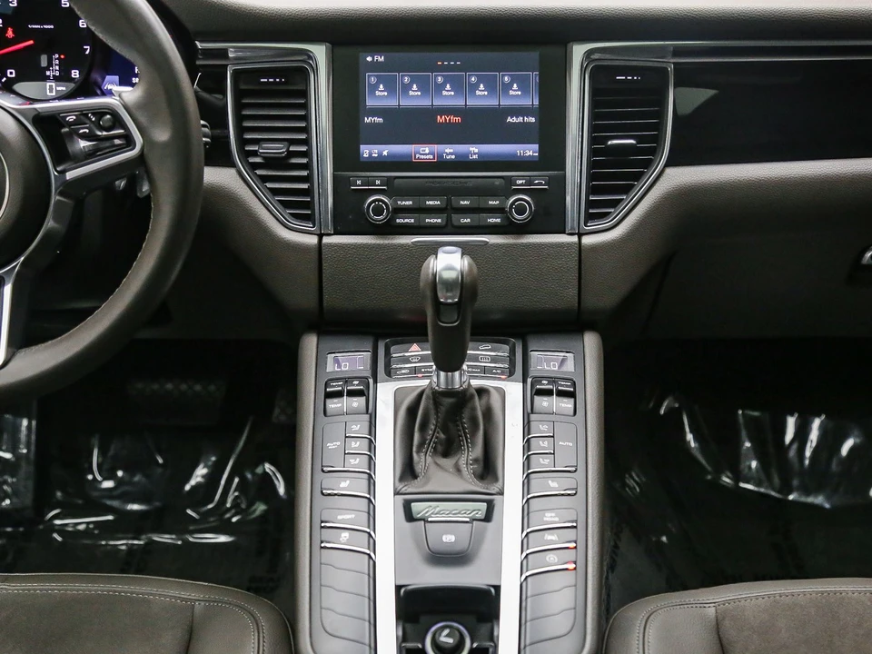 2017 Porsche Macan - Image 16 of 31