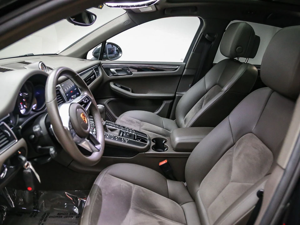 2017 Porsche Macan - Image 22 of 31