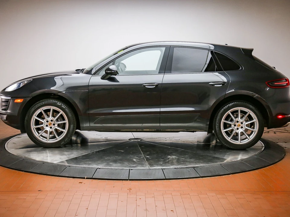 2017 Porsche Macan - Image 2 of 31