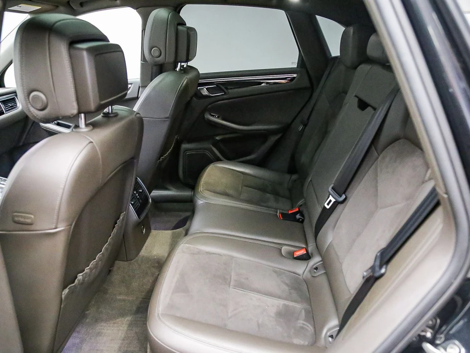 2017 Porsche Macan - Image 23 of 31