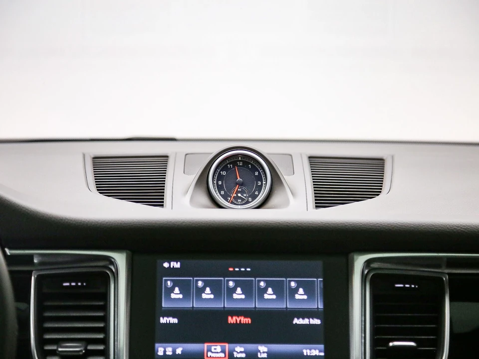 2017 Porsche Macan - Image 19 of 31