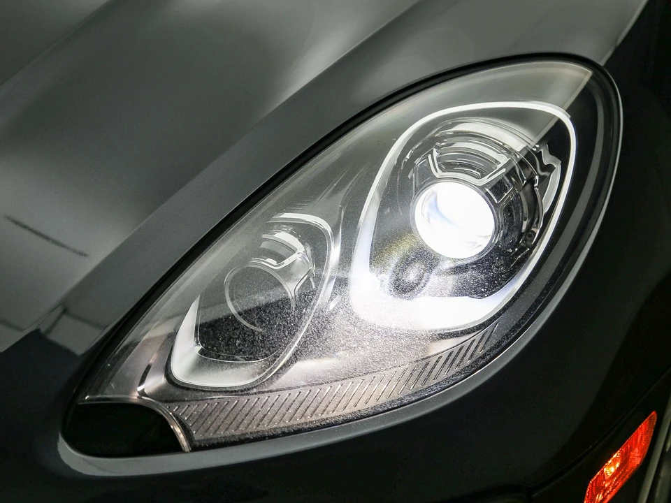 2017 Porsche Macan - Image 10 of 31
