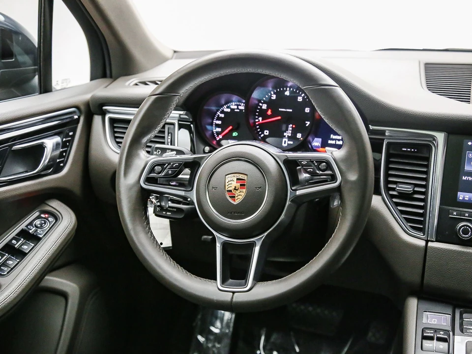 2017 Porsche Macan - Image 18 of 31