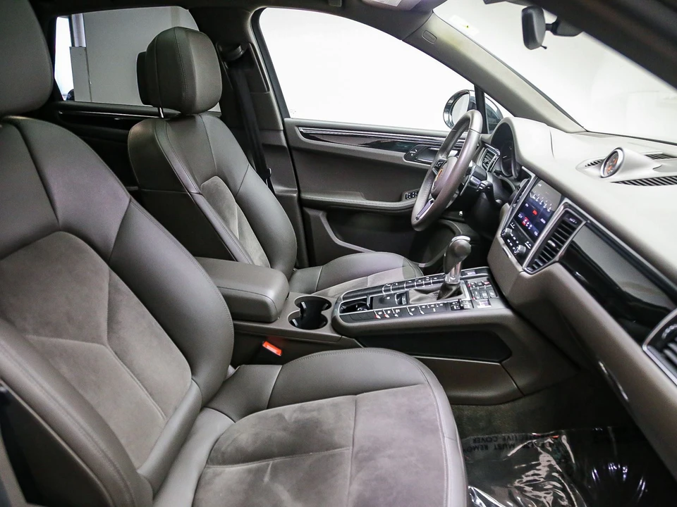 2017 Porsche Macan - Image 21 of 31