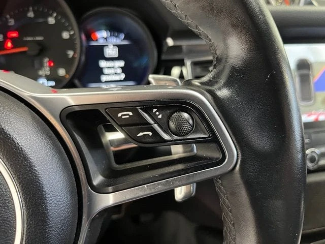 2017 Porsche Macan - Image 27 of 30