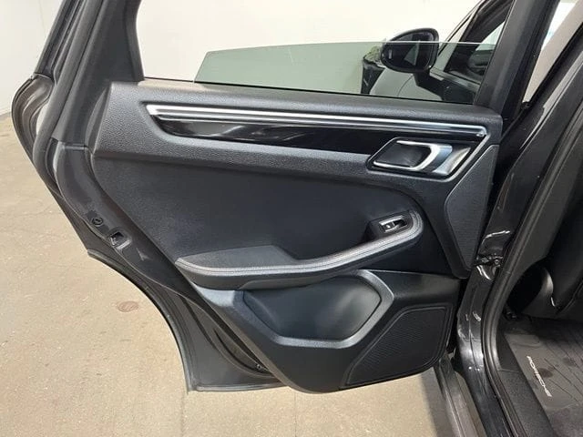 2017 Porsche Macan - Image 19 of 30