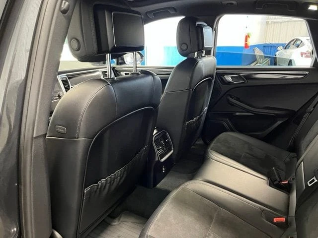 2017 Porsche Macan - Image 17 of 30