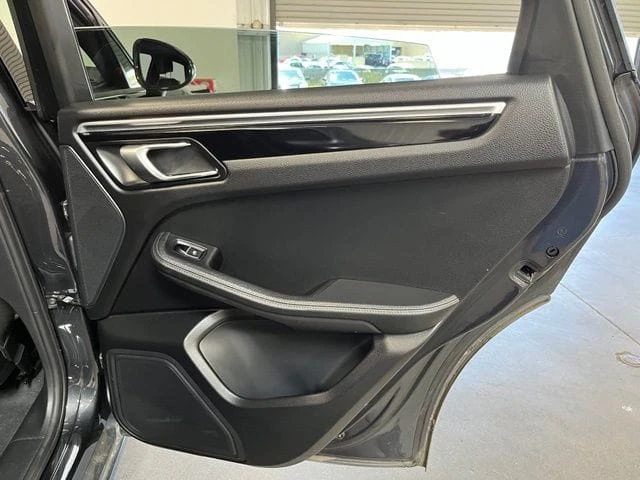 2017 Porsche Macan - Image 15 of 30