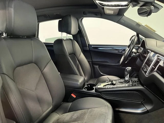 2017 Porsche Macan - Image 10 of 30