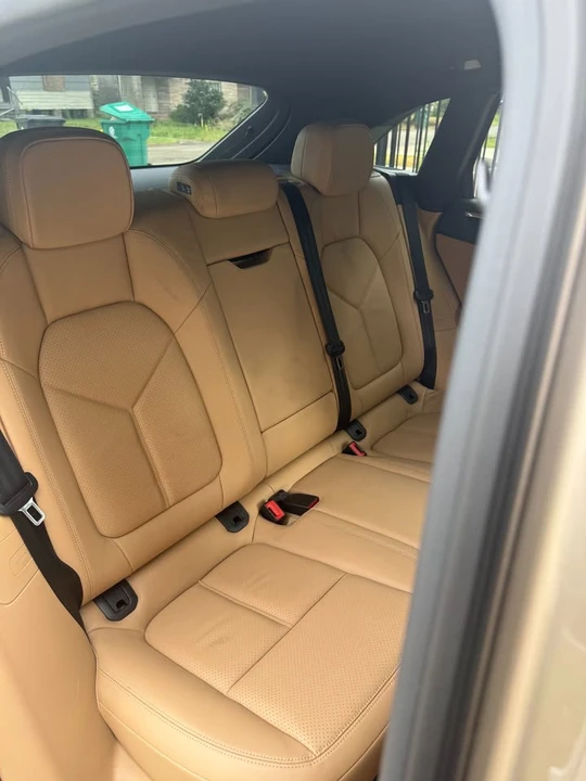 2017 Porsche Macan - Image 13 of 18