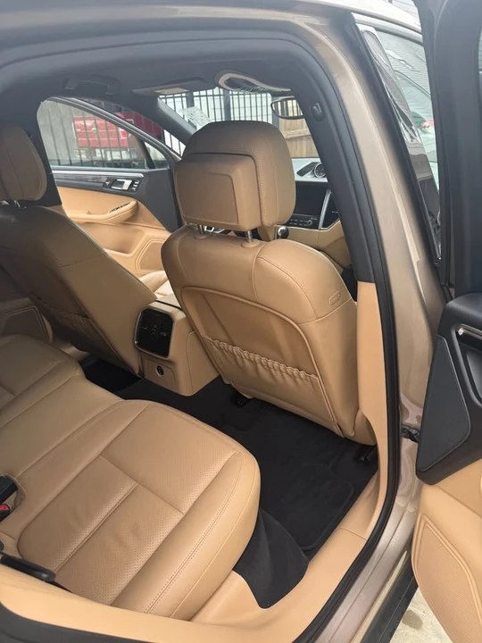 2017 Porsche Macan - Image 14 of 18
