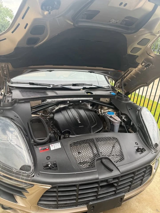 2017 Porsche Macan - Image 16 of 18