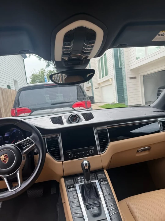 2017 Porsche Macan - Image 15 of 18