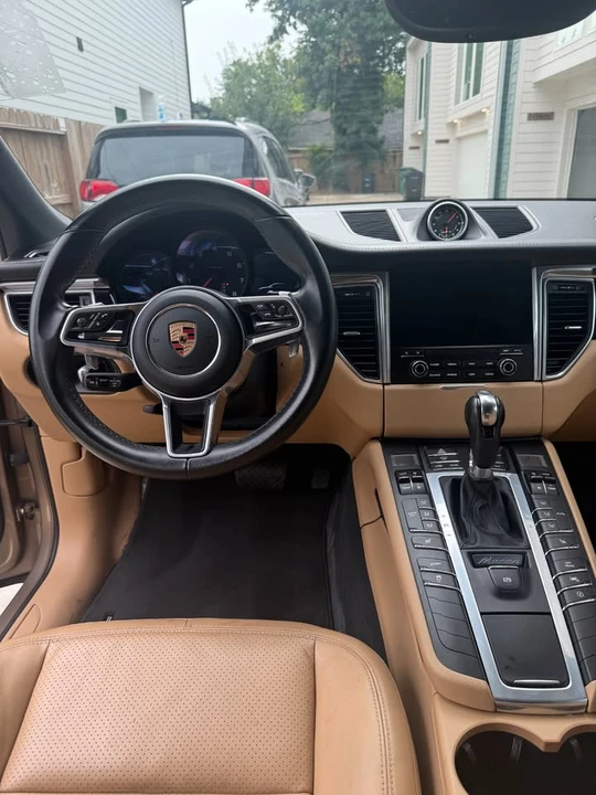 2017 Porsche Macan - Image 9 of 18