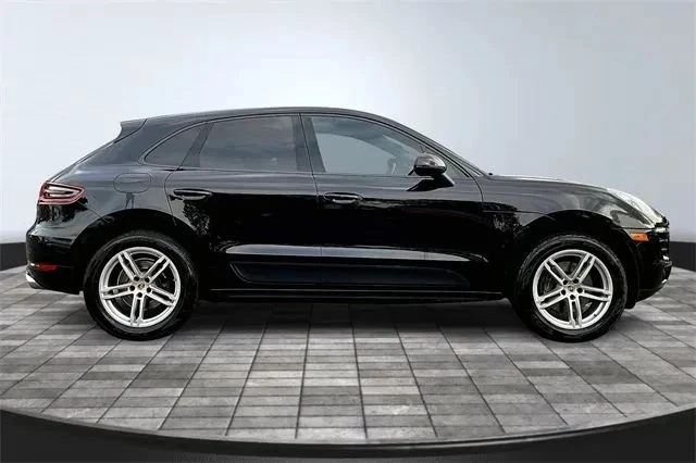 2017 Porsche Macan - Image 8 of 12