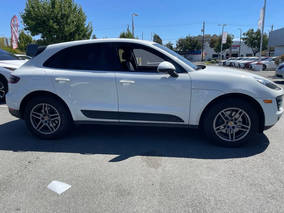 2017 Porsche Macan - Image 7 of 13