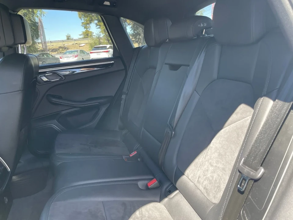2017 Porsche Macan - Image 11 of 13